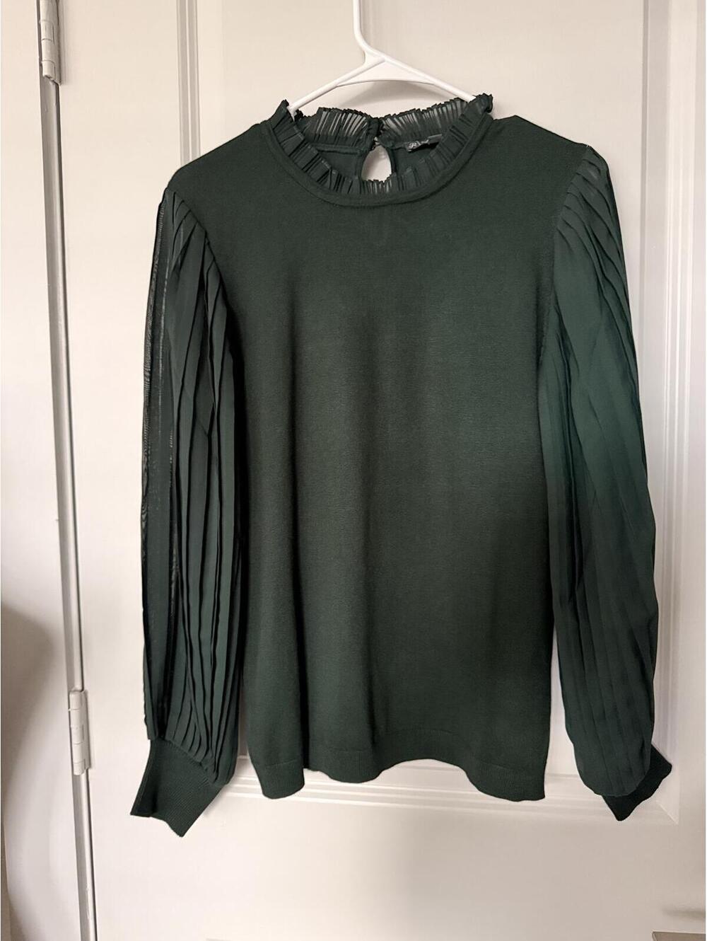 Adrianna Papell Knit Top w Pleated Sleeves in a deep forest green